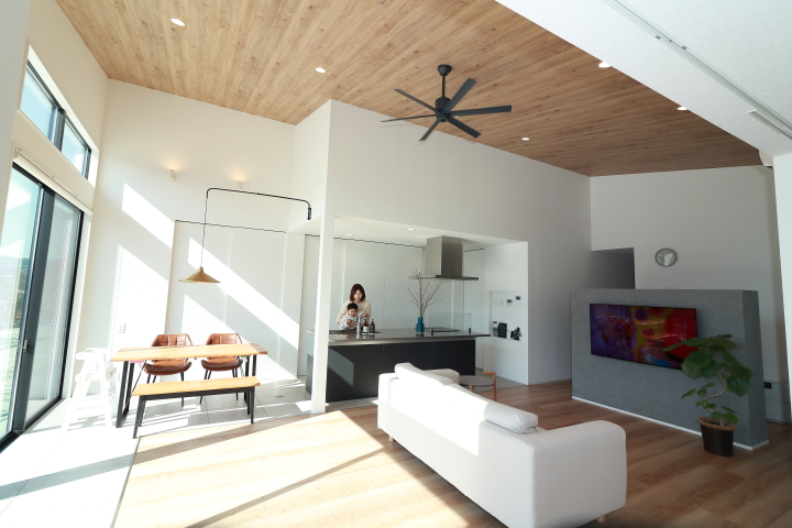 大開口から光と風を取り込む<br>平屋の住まい