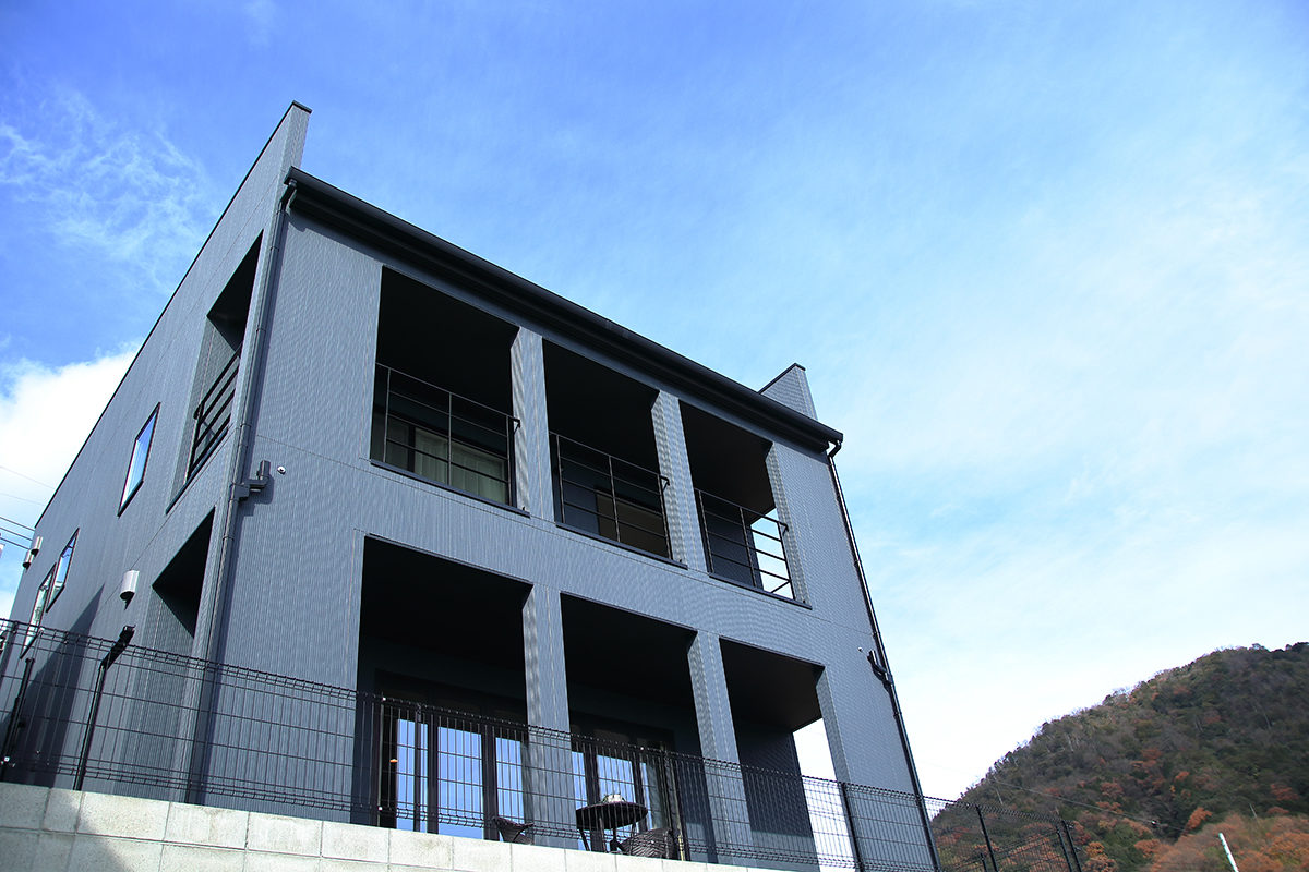 開放感あふれるバルコニーのある家