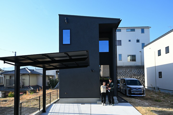 暮らしに寄り添う工夫を重ねた、子育て世代の家